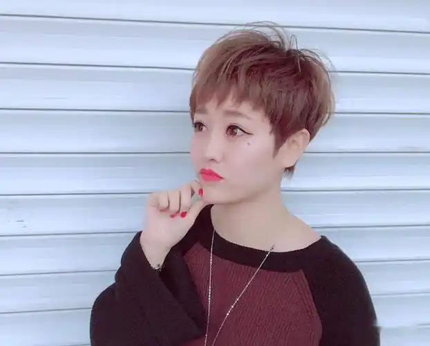 2019女生纹理烫发型推荐100款