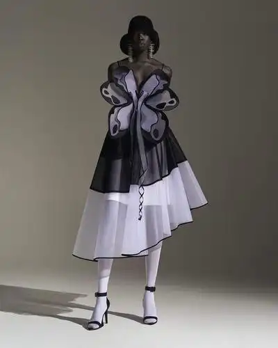 在伦敦发展的中国香港设计师robert wun(云惟俊)个人设计师品牌robe