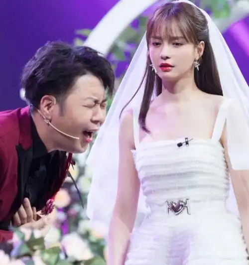 沈梦辰公开回应婚礼多次延期,直言杜海涛催不动,还蹭男顶流热度