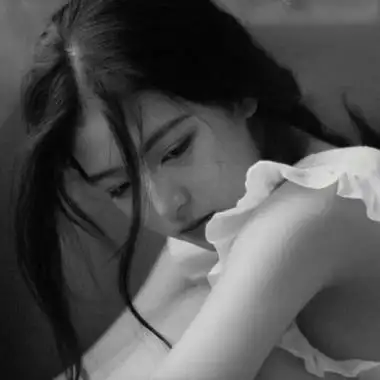 黑白伤感女生冷淡图片头像高清好看的伤感头像女生心碎冷淡