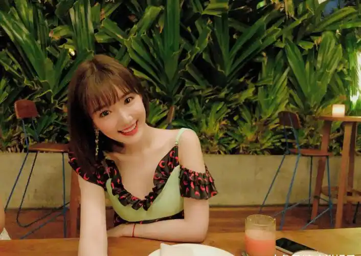 毛晓丹巴黎美照, 景美人美, 美人: 再次回颜值巅峰