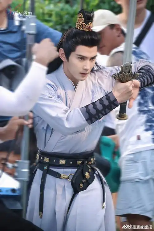 徐正溪古装舞剑