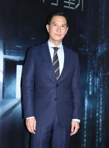 原创影帝张家辉近照瘦到认不出穿长袖遮身材体型单薄像纸片人