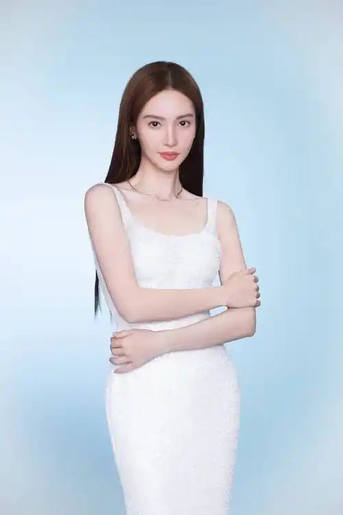 搜狐娱乐讯 1月10日,金晨工作室发布了一组照片.