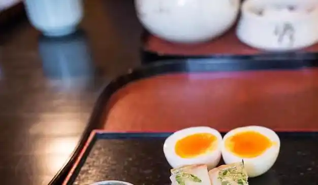 是加热再冷却,如果在家里做,方法如下:嘴巴不转弯抹角,喝下梅子昆布茶