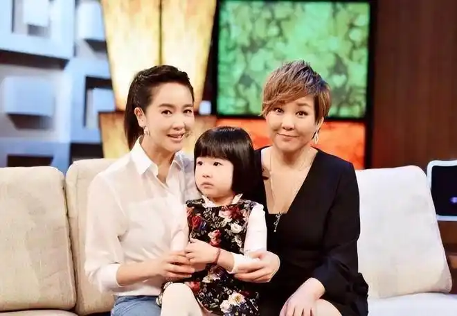 左小青嫁大20岁富商老公历经11年婚姻爱情变友情无怨无悔