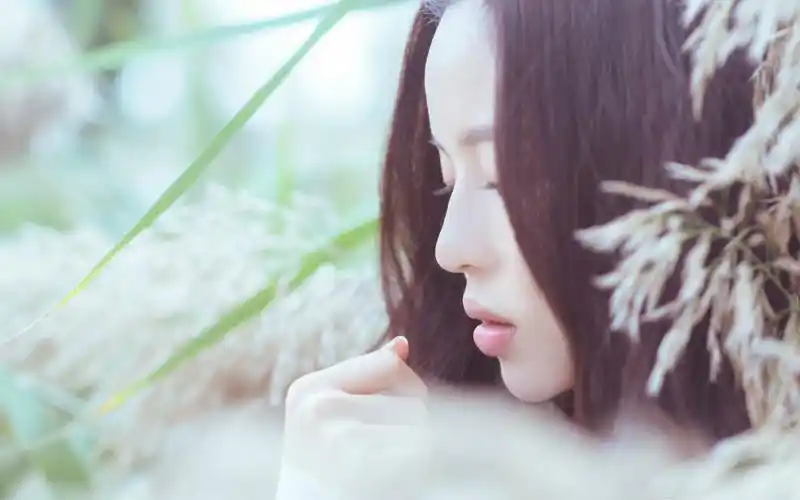 深圳大学校花温心长发柔美写真图片桌面壁纸