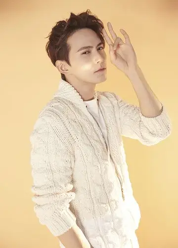 徐正溪开年时尚大片 眼神冷峻撩力十足