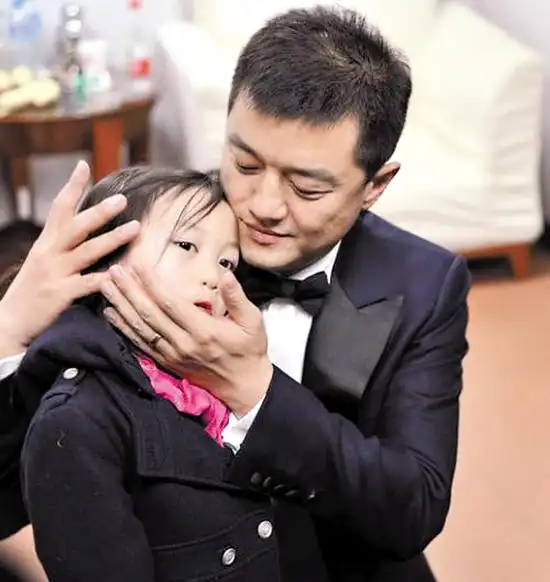 李亚鹏关闭李嫣社交账号后遭女儿屏蔽