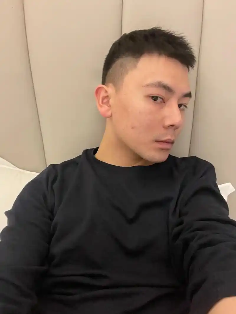 普通男孩 #原相机 心情好的时候觉得自己原相机自拍05随便 - 抖音