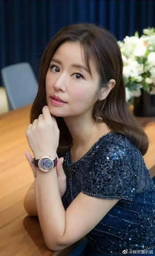 林心如祝大家有一个美好的周末#林心如终于更新自拍了,这组短发孕型