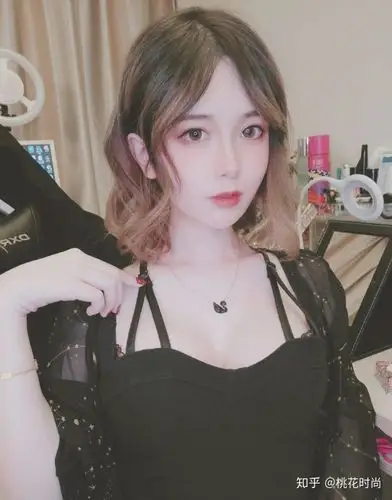 女装大佬轩墨宝宝承认隆胸穿上皮卡丘上衣不愧是最萌伪娘