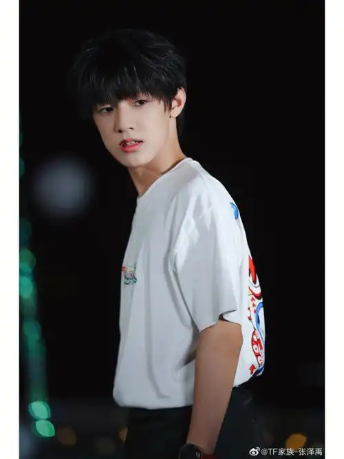 张泽禹越来越帅了哈