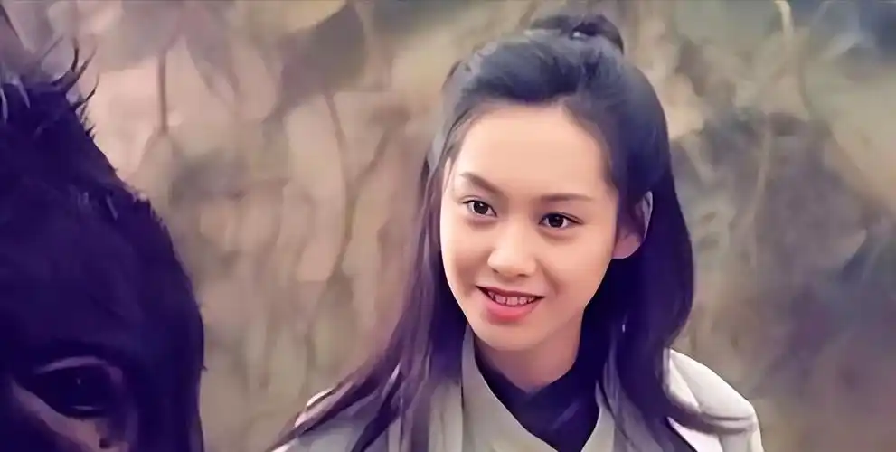 回顾52岁朱茵现状曝光住深山残屋开97年破车昔日女神怎么了