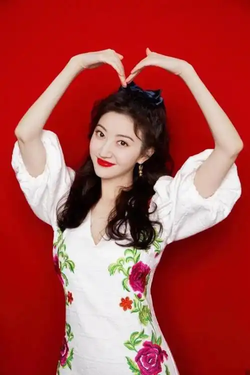 景甜为什么被称为活体貔貅(景甜的家世到底有多强大)