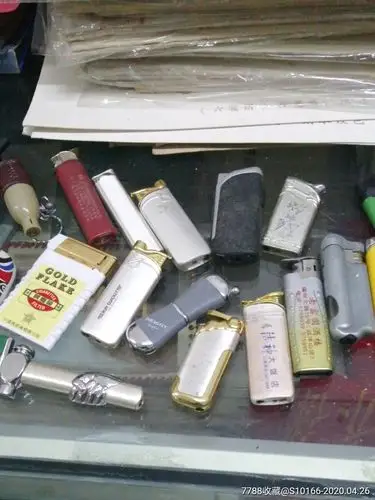 一堆打火机