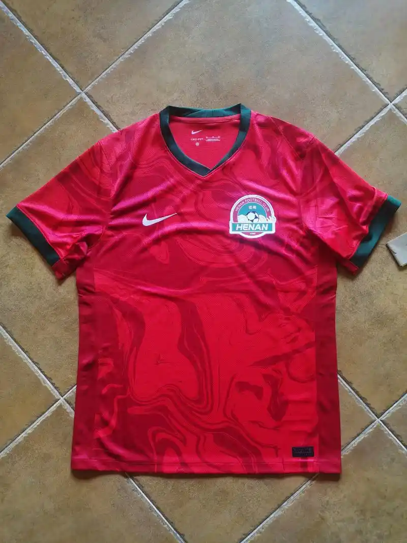 31年了,终于河南建业有市售的球衣了,感觉黄河水在身体中流淌