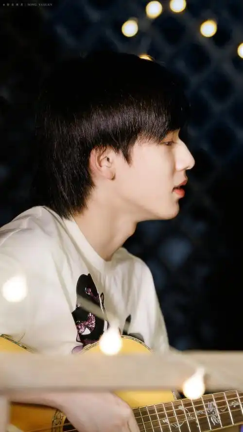 宋亚轩 cr.拾壹酒屋