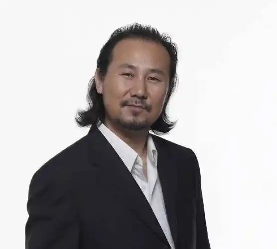 腾格尔为了女儿,在最红的时候不再唱歌,走出丧女之痛