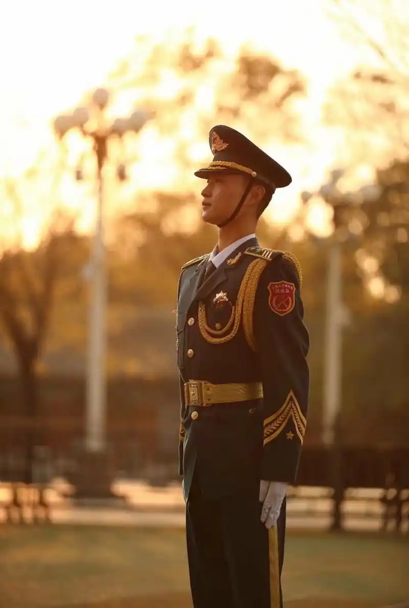 英姿飒爽,中国军人 敬礼!