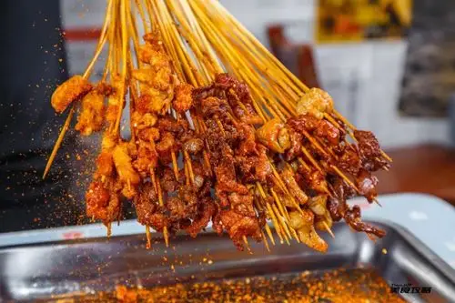 风靡乐山的「油炸串串」又来勾引我的胃,3.6折排爆鞍山西道!