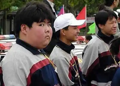 有没有很熟悉的感觉 那个瞪眼的 做作业的小朋友的表情谁有