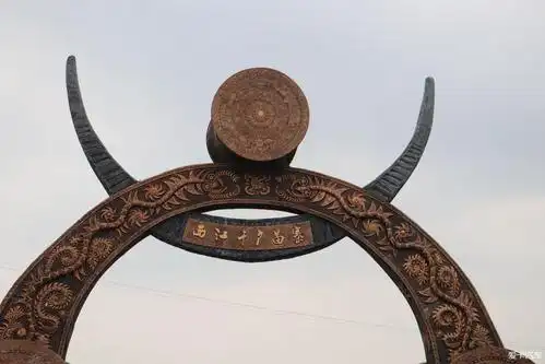 典型的苗族标志,牛头