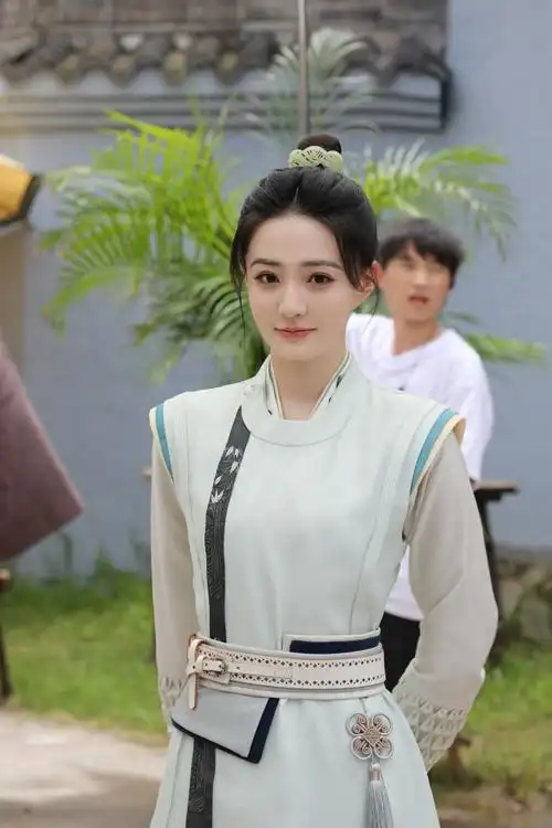 徐璐超话#沈丹青画舫#片场捕捉大小姐一枚#徐璐披荆斩棘的大小姐