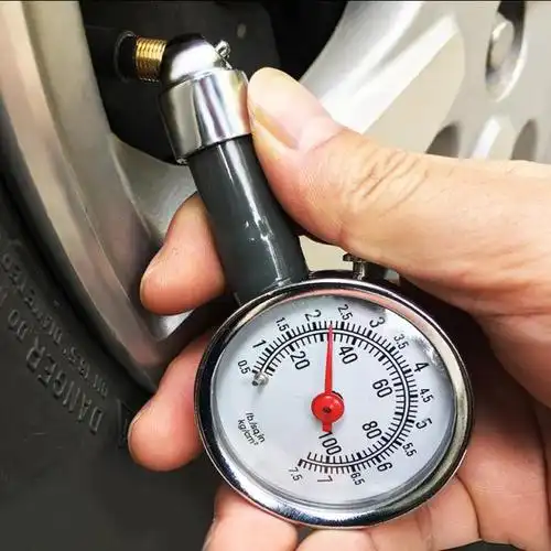 有人说汽车胎压调到2.5比较合适,真是这样吗?看看老司机怎么说