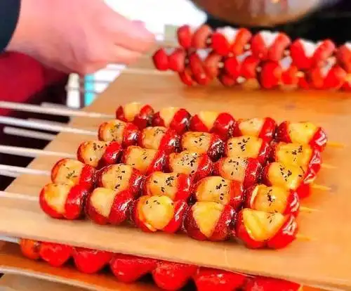 这些网红糖葫芦也是太奇芭了,不得不佩服制作人的创意,用心良苦