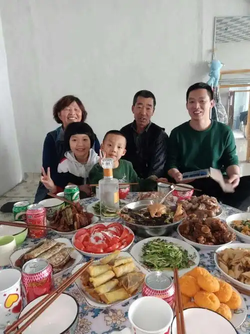 相亲相爱的一家人,家和万事兴.