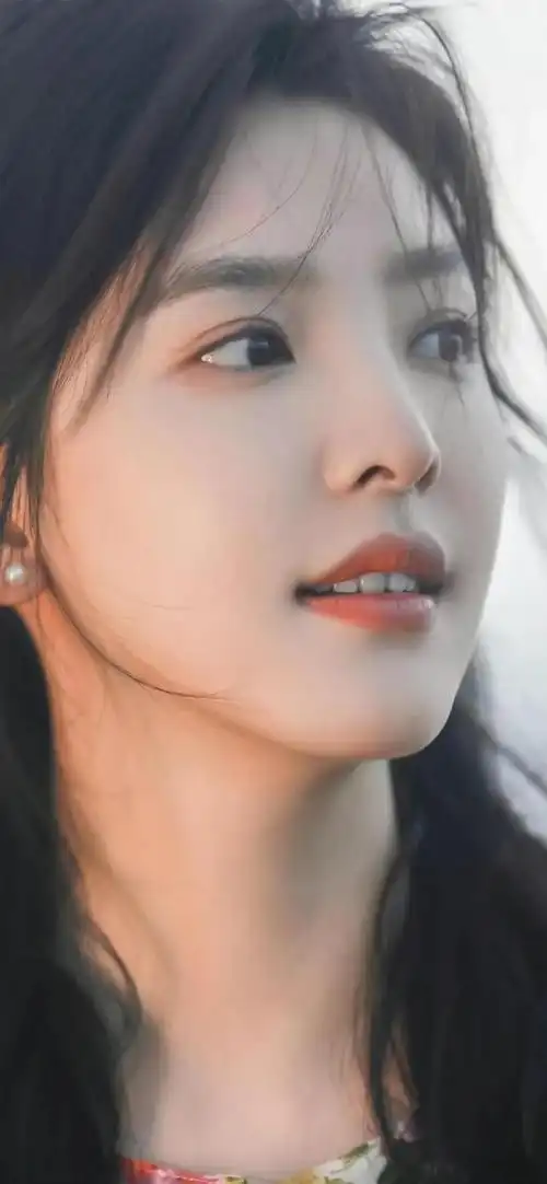 【美女手机壁纸】这样奶乎乎的章若楠谁不爱?_网易订阅