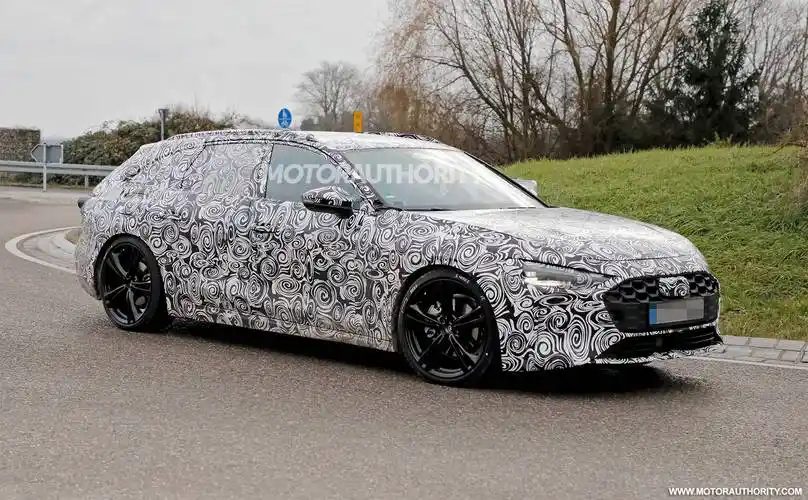 有望2023年发布 奥迪全新a4 avant谍照曝光 配贯穿式双联屏?