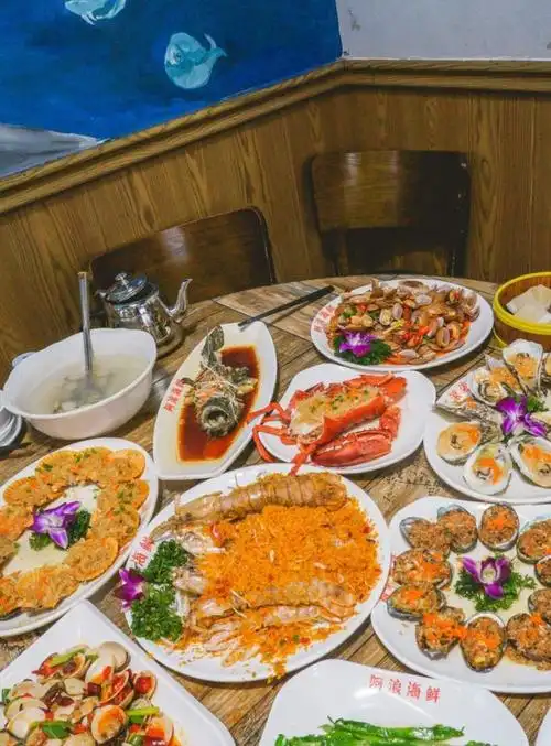 三亚海鲜排队王,街头老店大排档太绝了