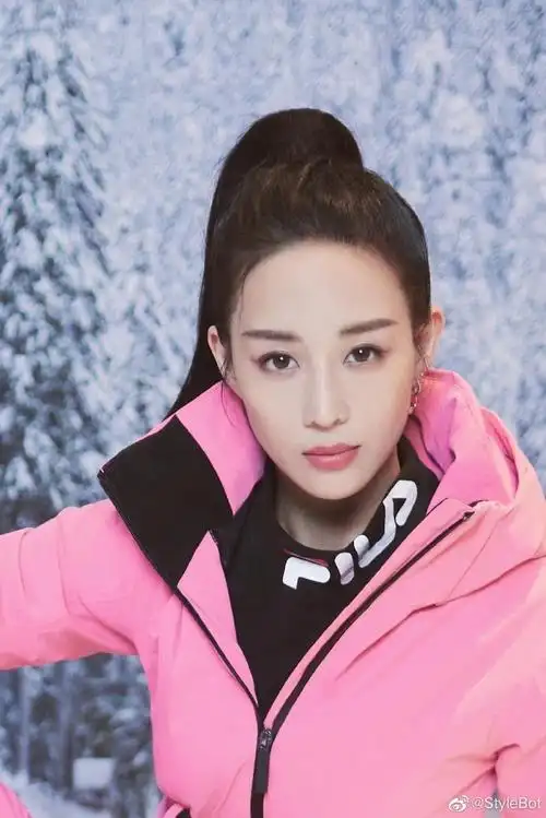 张钧甯冬日雪景大片##张钧甯酷飒高马尾造型