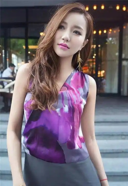 38岁韩雨芹近照,她是张国立的干女儿,嫁入豪门后婚姻幸福_任贤齐_老公