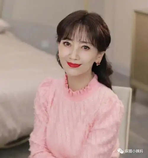 70岁赵雅芝拍摄新戏 生图曝光 满脸皱纹 没有脚脖 比例堪忧