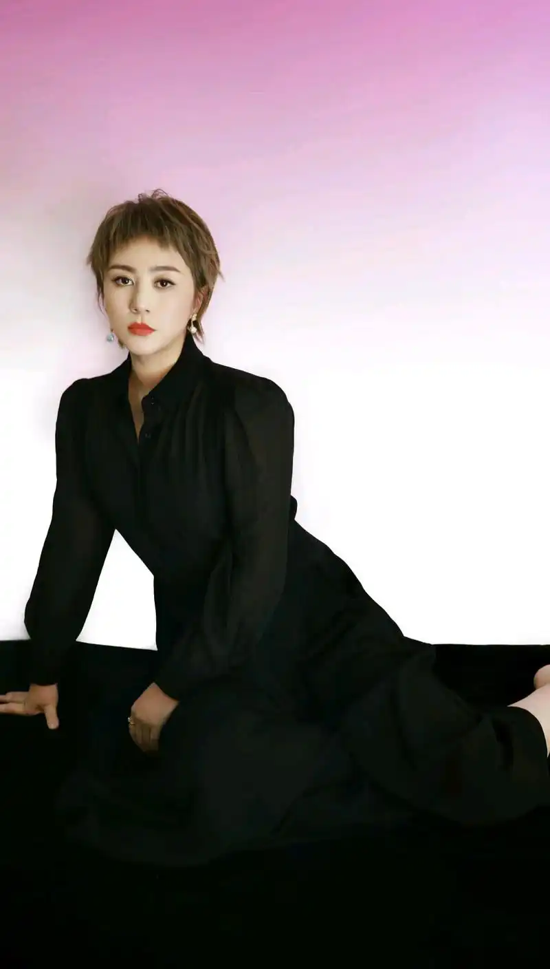 喜剧演员马丽,也有性感柔美的一面