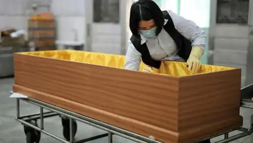 却很忌讳告诉别人自己的工作内容|入殓师|逝者|遗体_新浪新闻