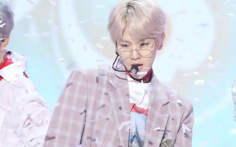 180421 边伯贤 - 花曜日 blooming days直拍_哔哩哔哩_bilibili