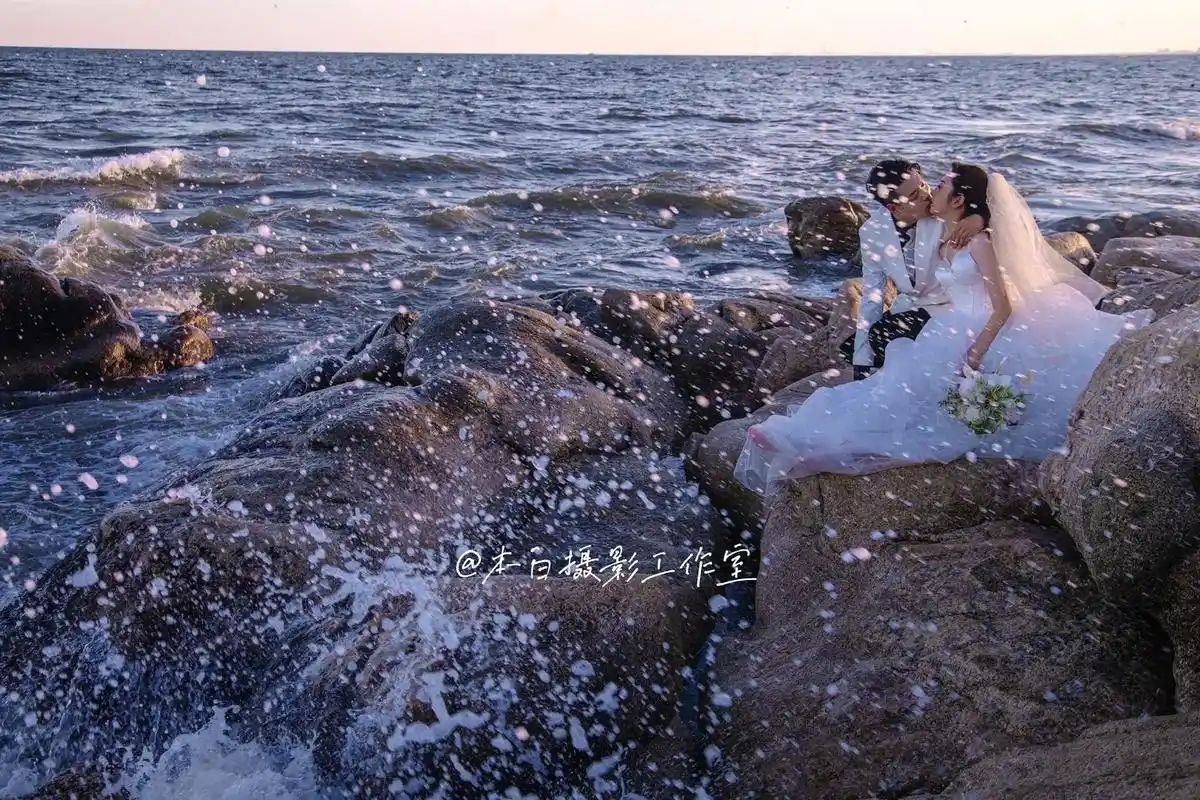 外景海边婚纱照.