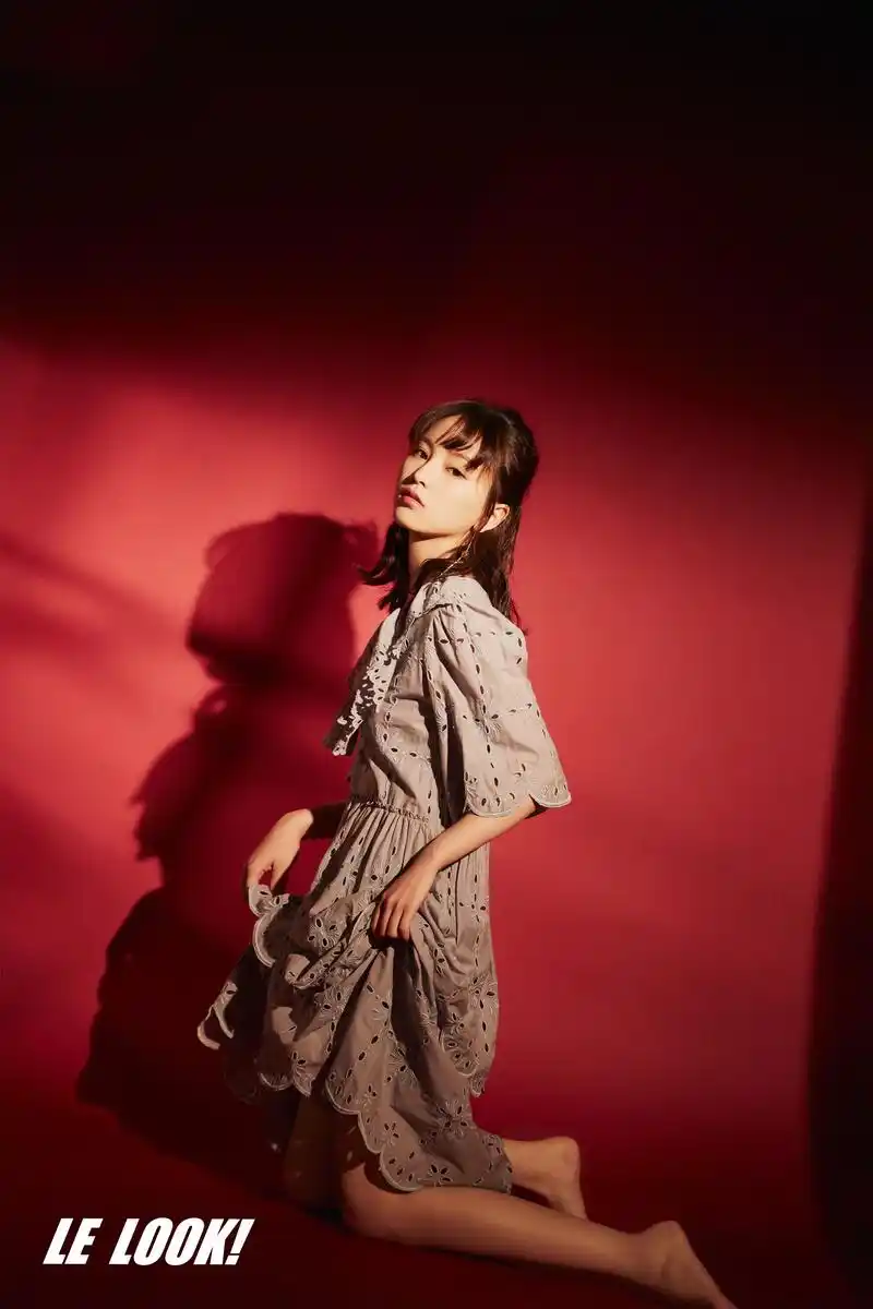 美人·玉足·黄灿灿