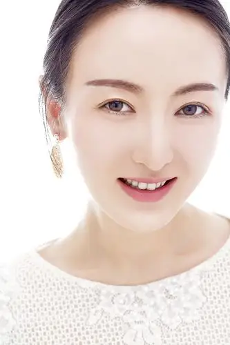 小何晴献声电影歌颂爱情 搭档万思维对唱《若只如当时》