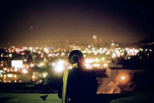 夜深人静心痛伤感的句子,句句刺心,不知不觉就看哭了!