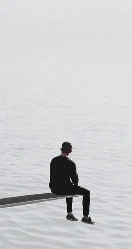 孤独的看着大海