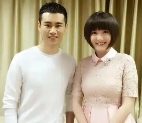 蒋小涵:嫁圈外发小,饭也不用她做,大龄生子也幸福