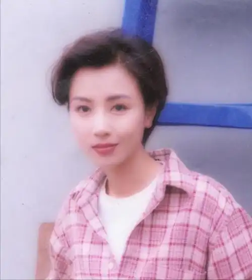 纪实袁洁莹颜值可比黎姿被情所伤后成同性恋年过半百都没结婚