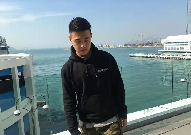 帅哥生活照组图一个人,帅哥照片生活照一人(帅哥图片生活照同一人)