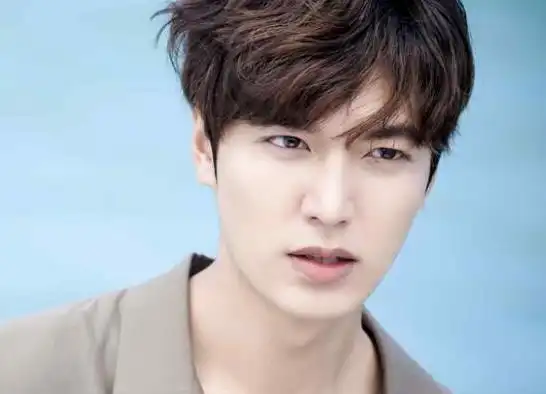 2021年韩国十大最帅男演员,金秀贤演技很好,金贤重热衷公益慈善事业