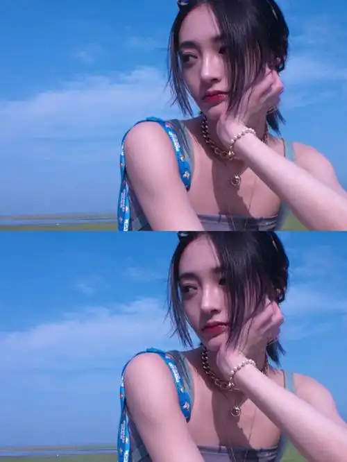 周洁琼二宫格壁纸